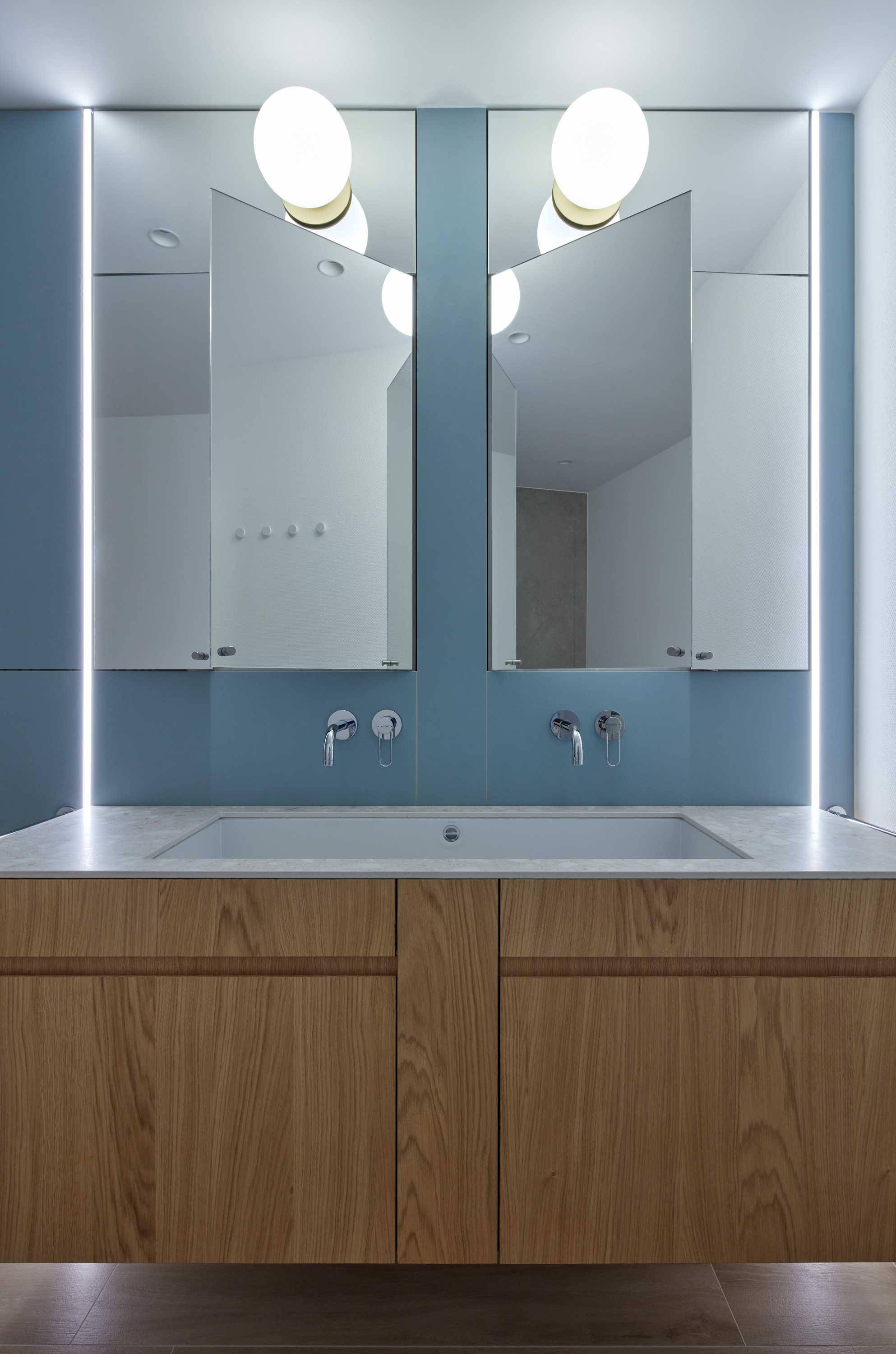 Parents’ bathroom