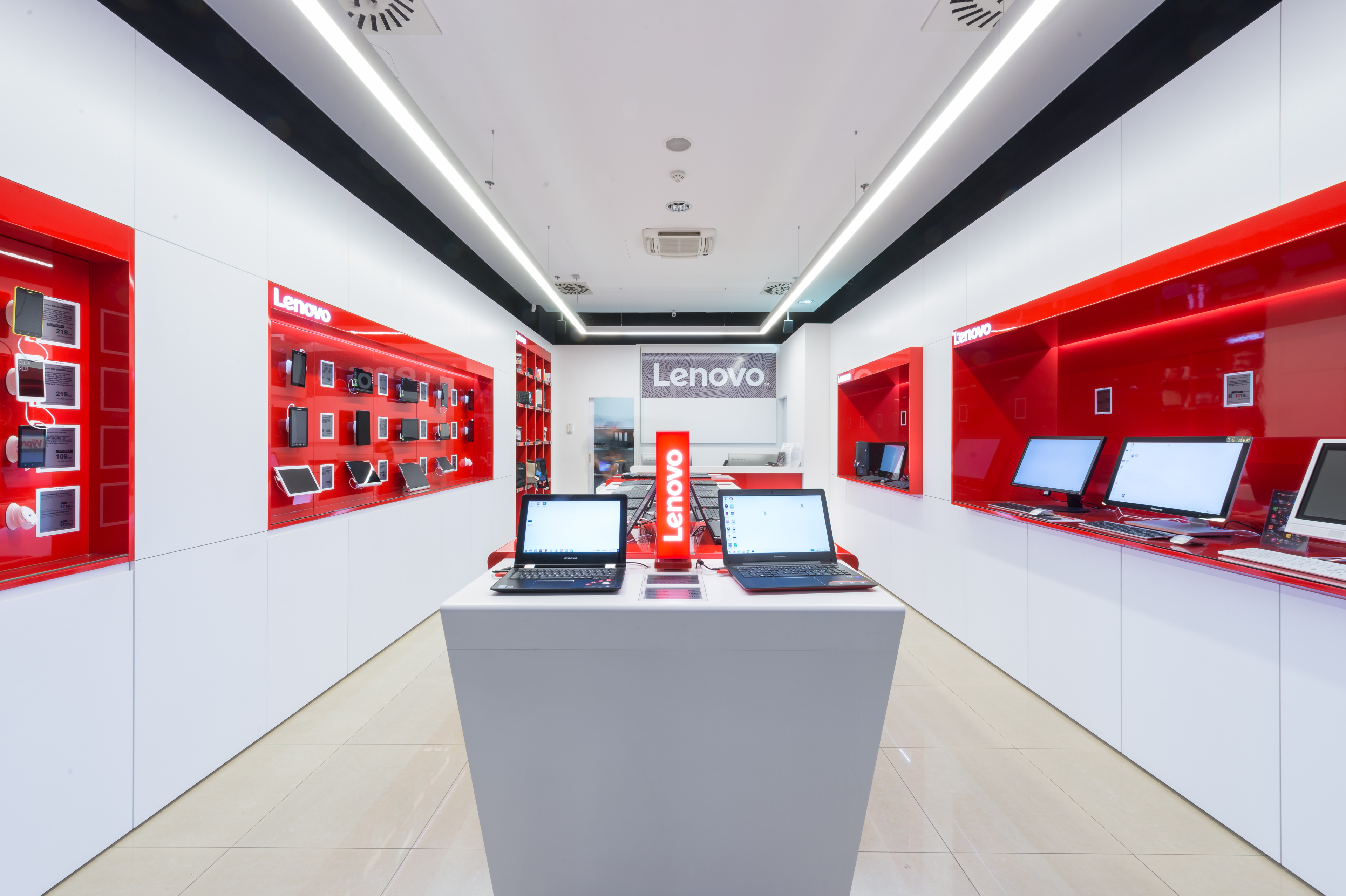 Interiér Lenovo, Aupark SC, Košice
