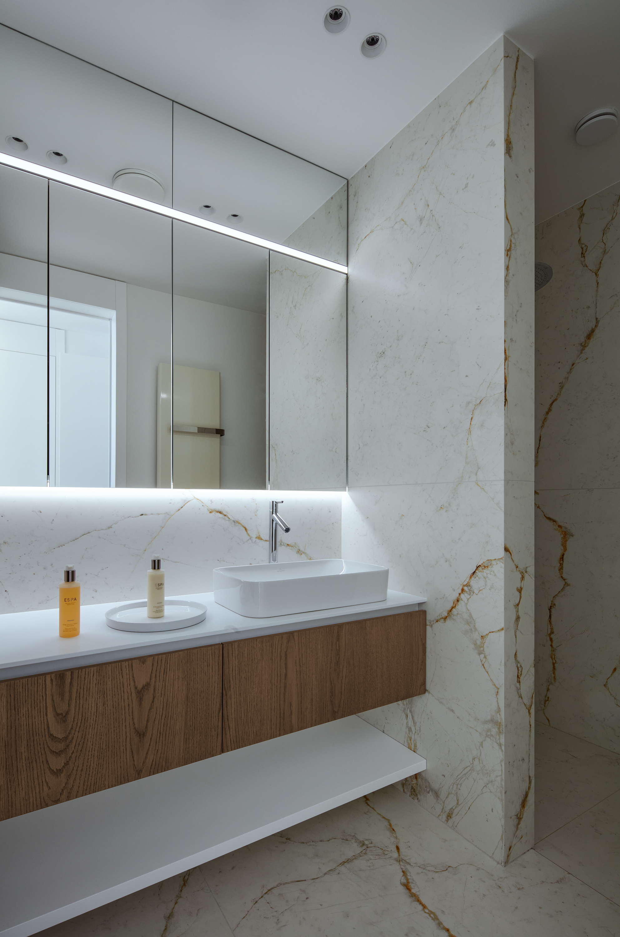 Guest bathroom and sauna