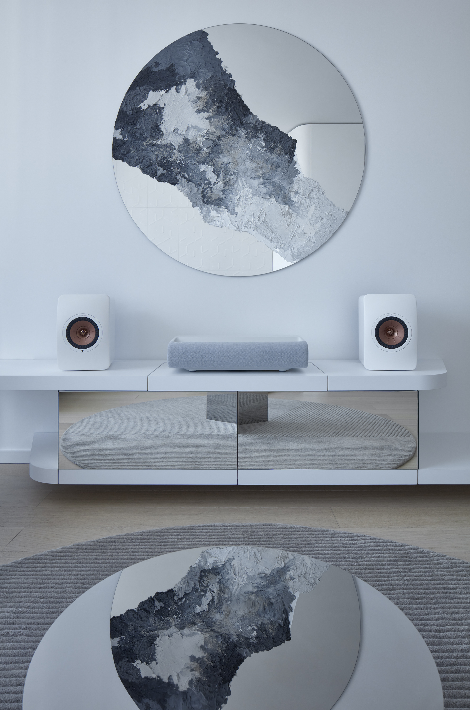 Skrinka pod projektor