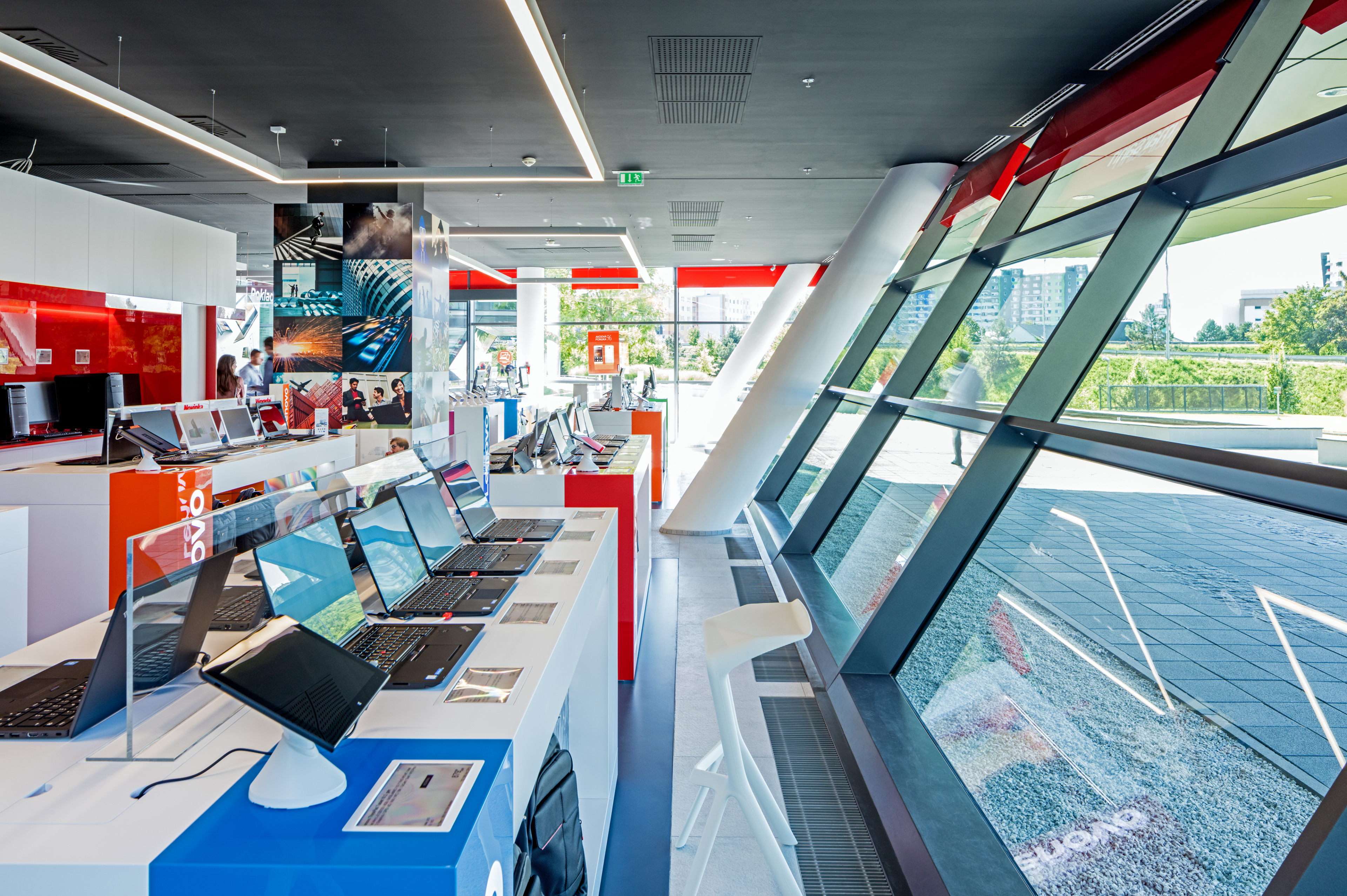 Interiér predajne Digitall Park Bratislava