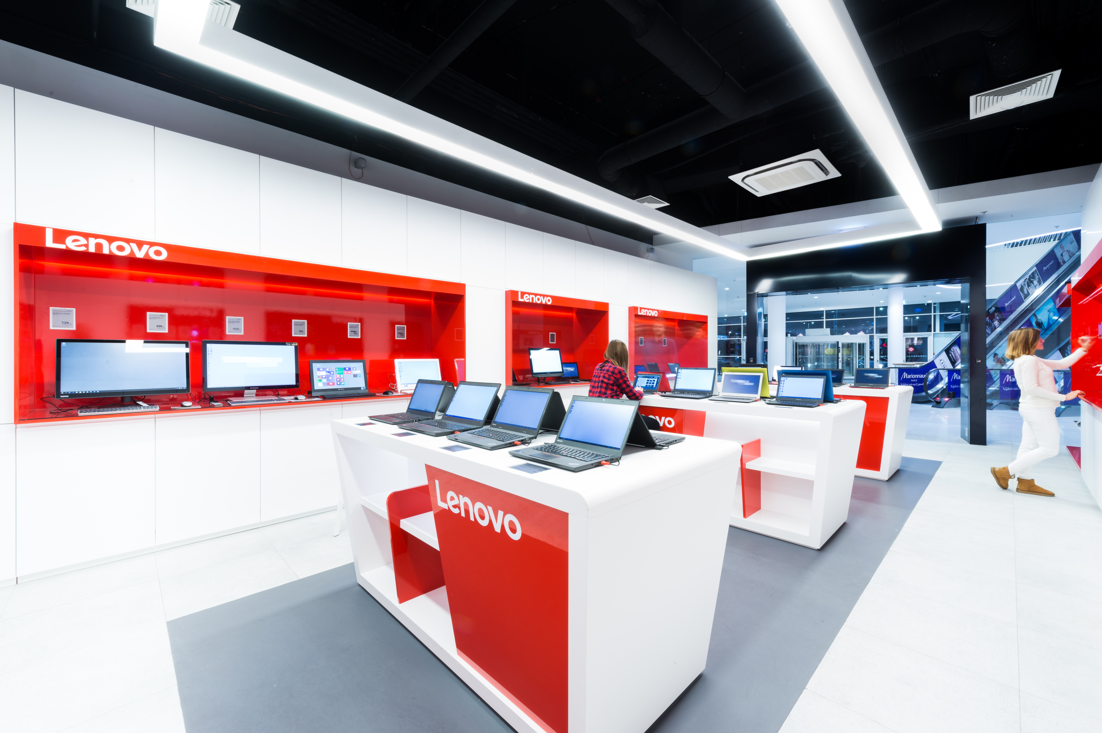 Interiér Lenovo Bory Mall Bratislava