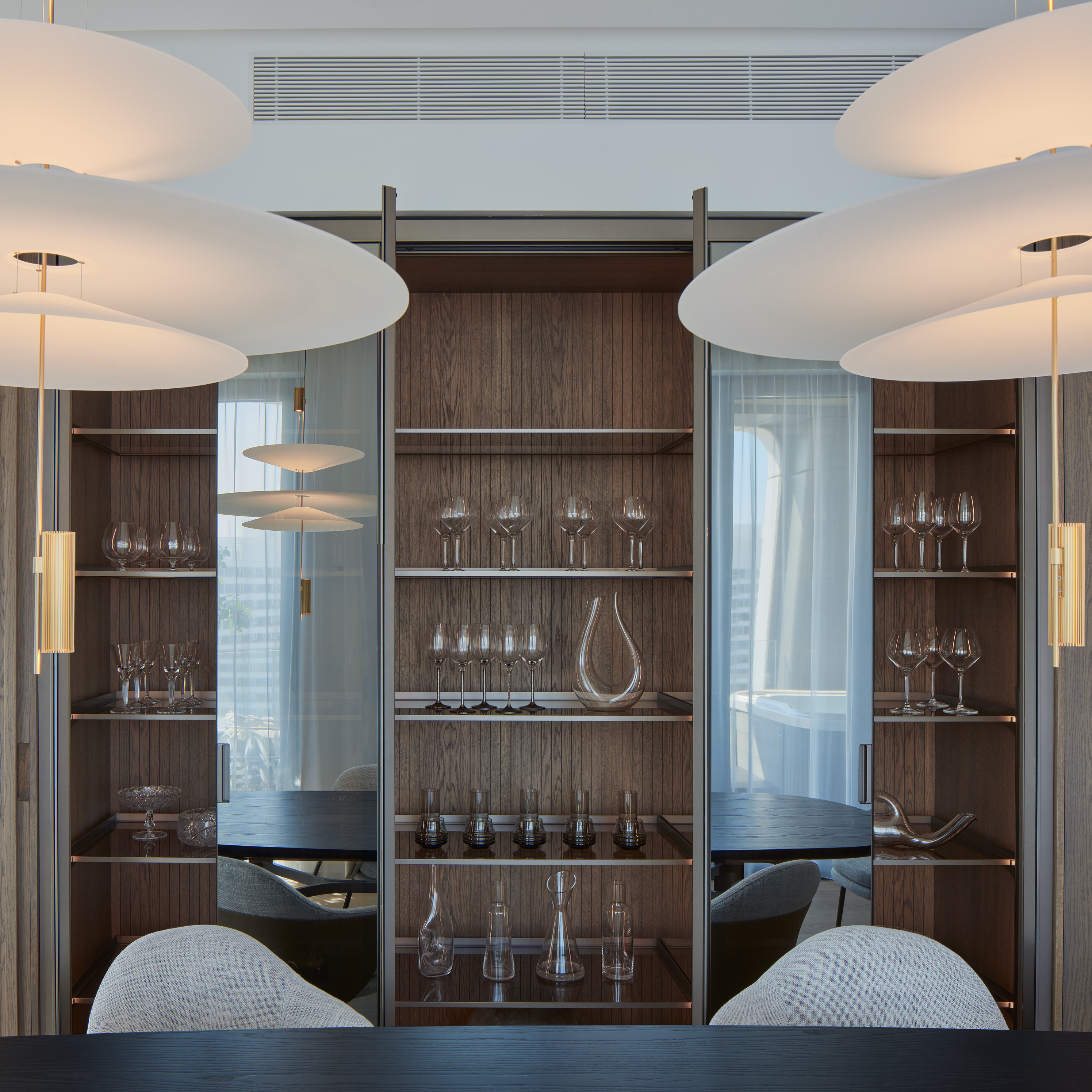 Mirrored storage in the dining area