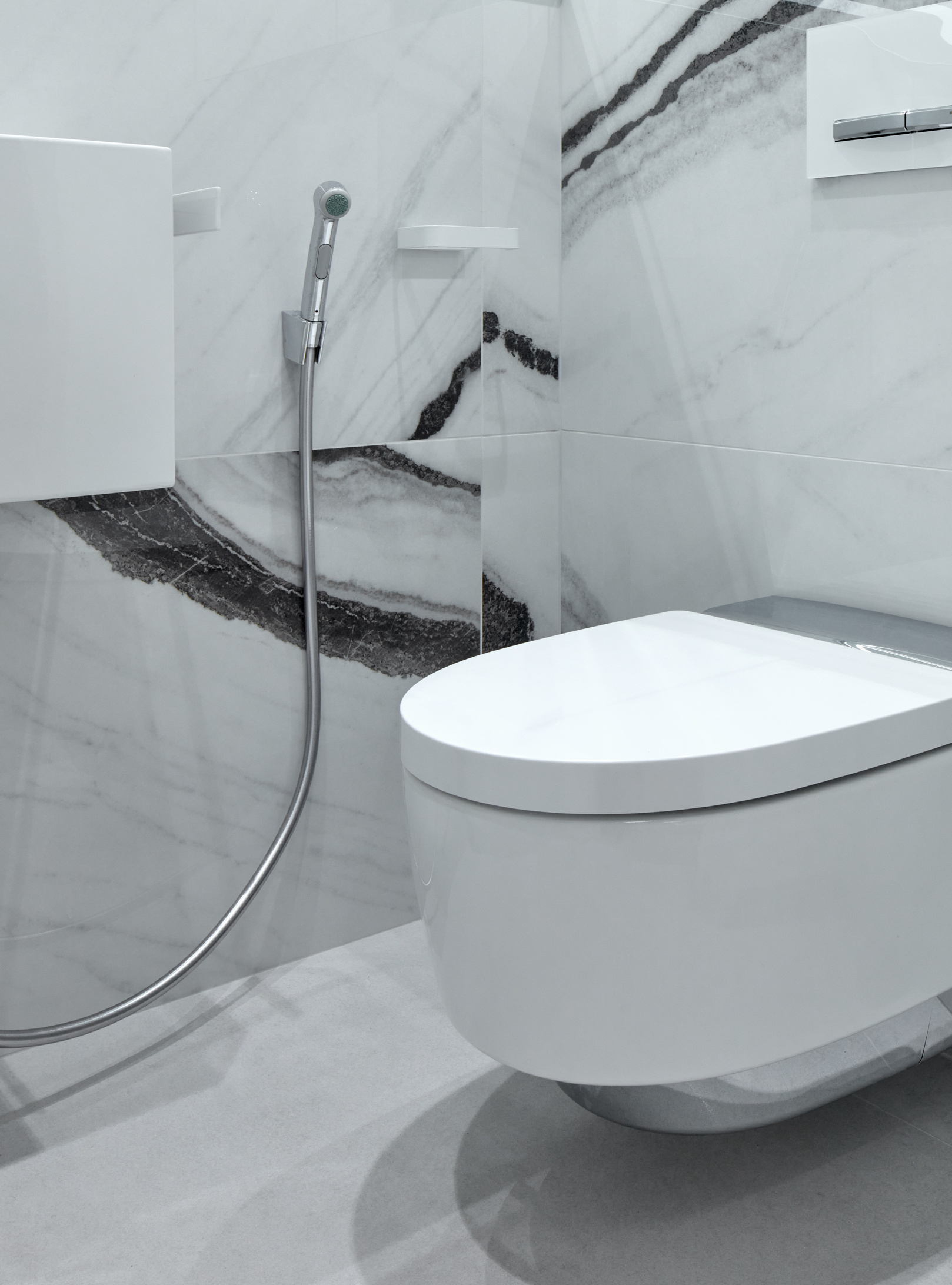 Separate toilet rooms
