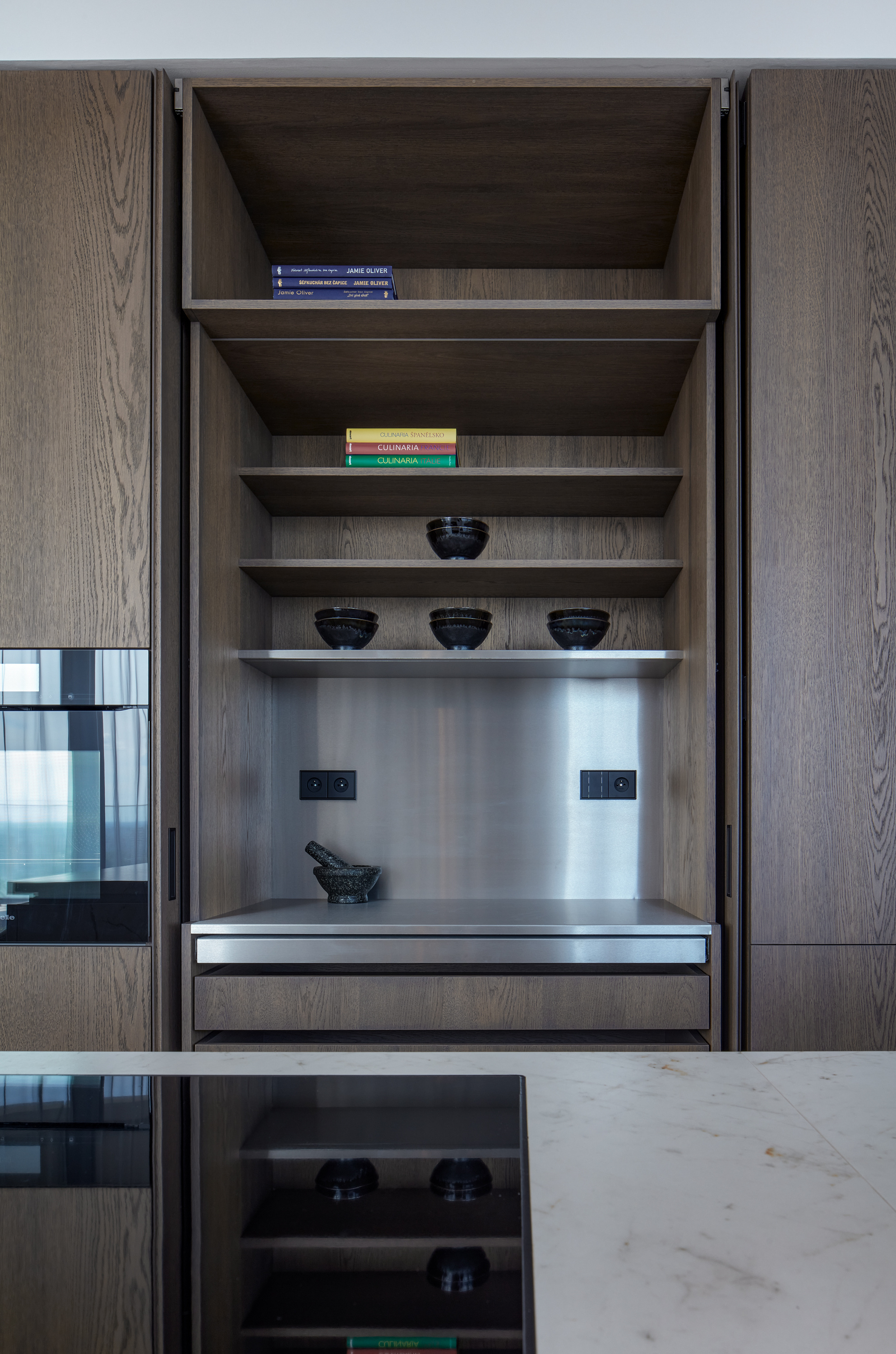 Compact kitchen with ceramic island